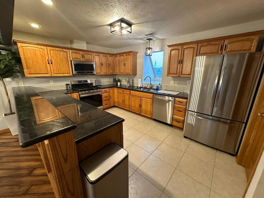 Inviting 3 Bed 2.5 Bath Townhome In Wadsworth Eksteriør bilde
