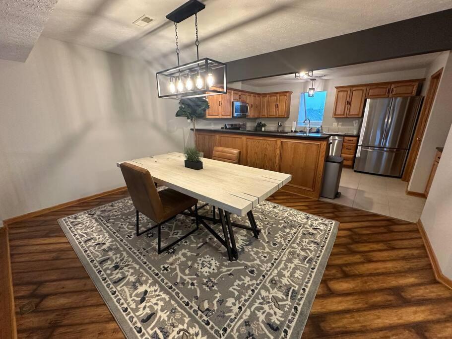 Inviting 3 Bed 2.5 Bath Townhome In Wadsworth Eksteriør bilde