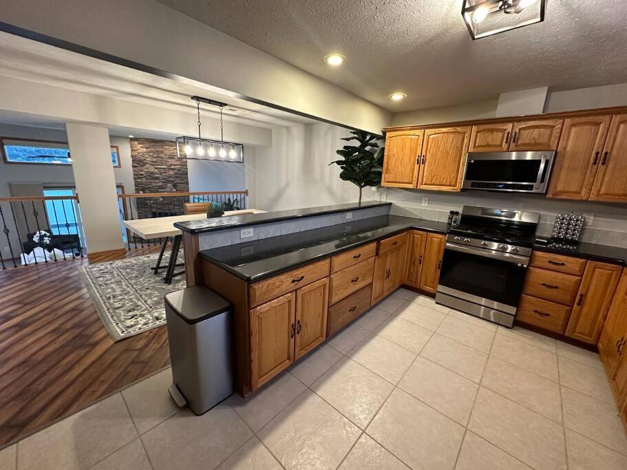 Inviting 3 Bed 2.5 Bath Townhome In Wadsworth Eksteriør bilde